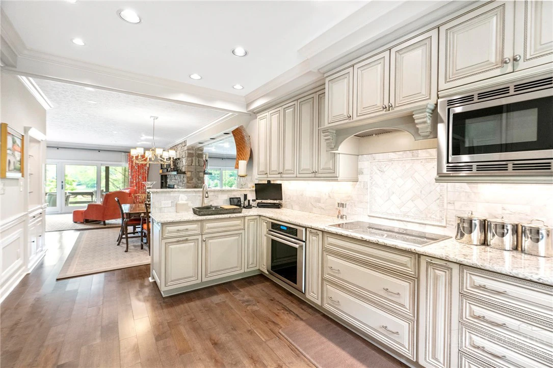 Image number 5 for the current listing