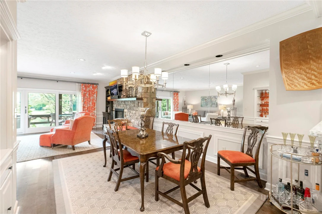 Image number 9 for the current listing