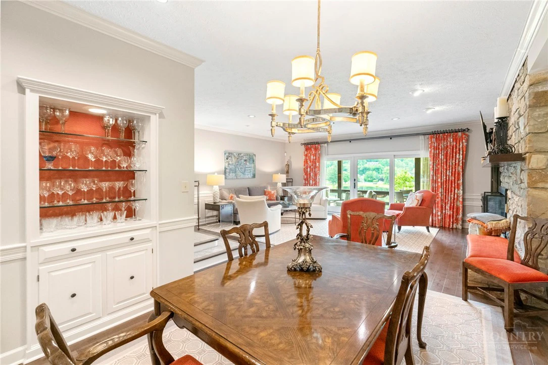 Image number 10 for the current listing