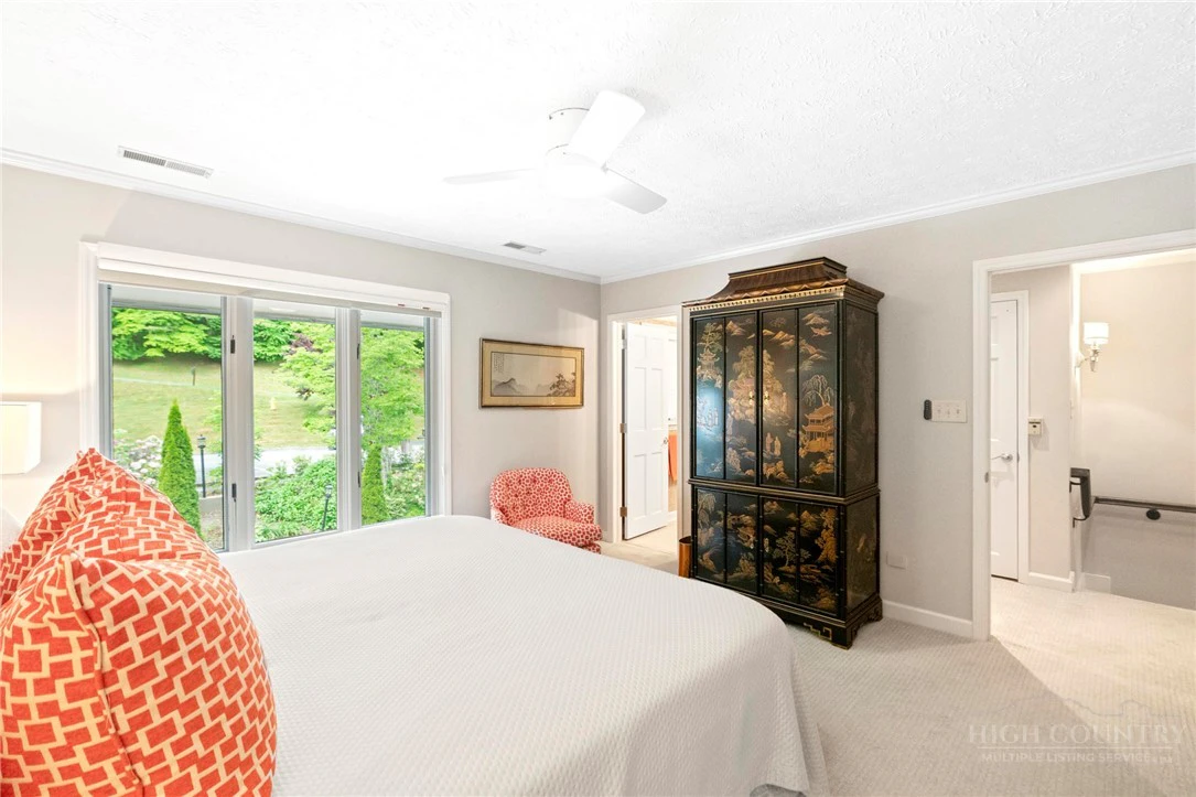 Image number 16 for the current listing