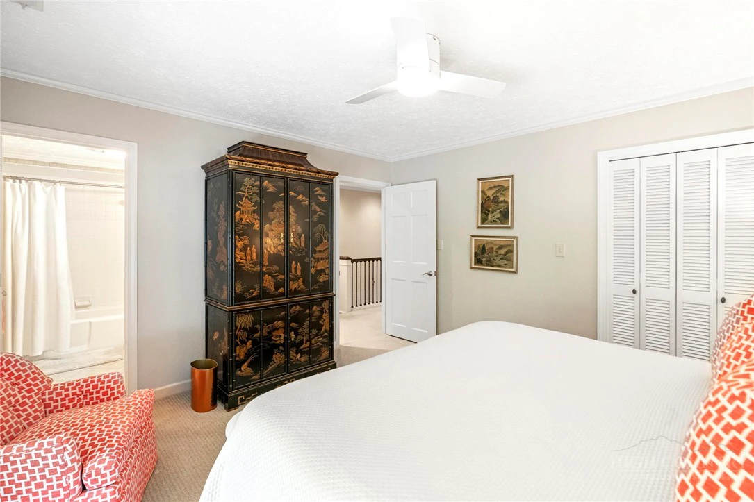 Image number 17 for the current listing