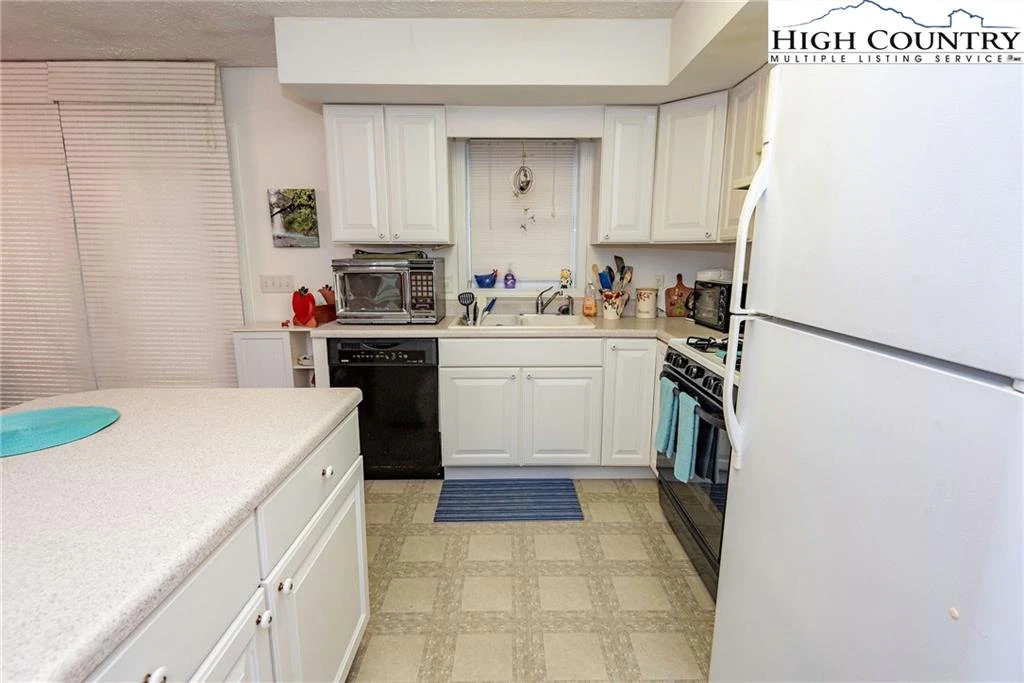 Image number 12 for the current listing