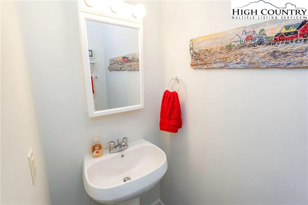 Image number 4 for the current listing