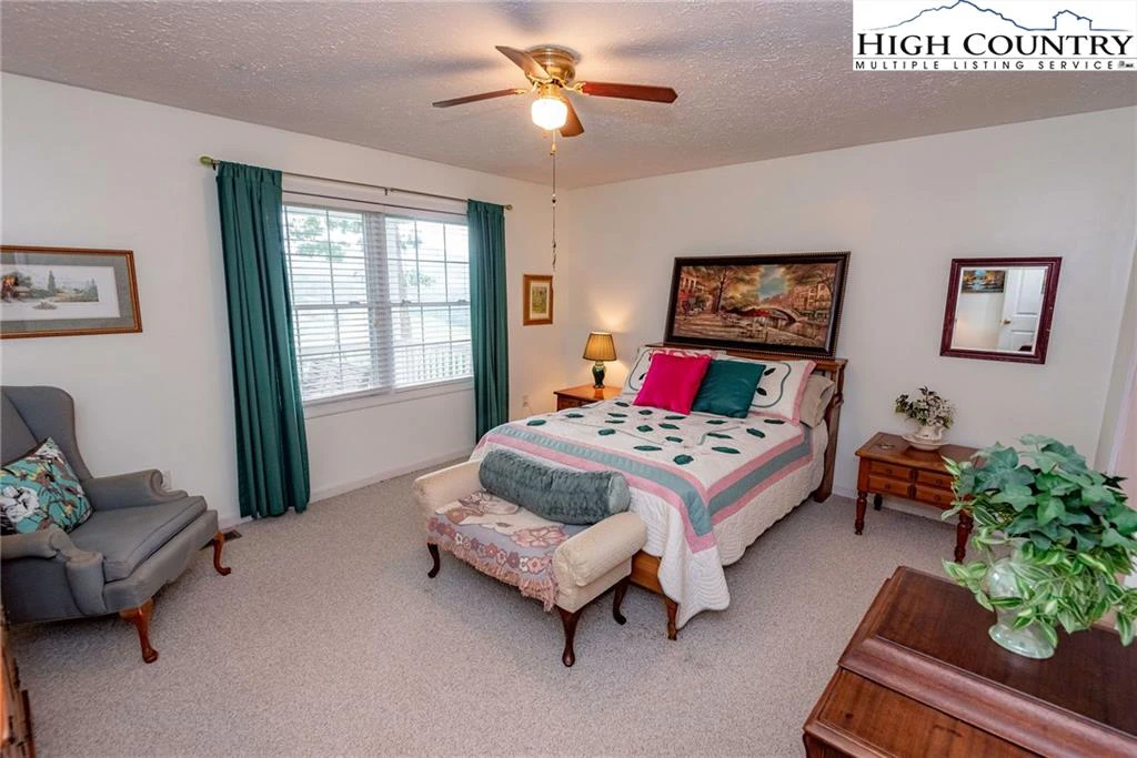 Image number 5 for the current listing