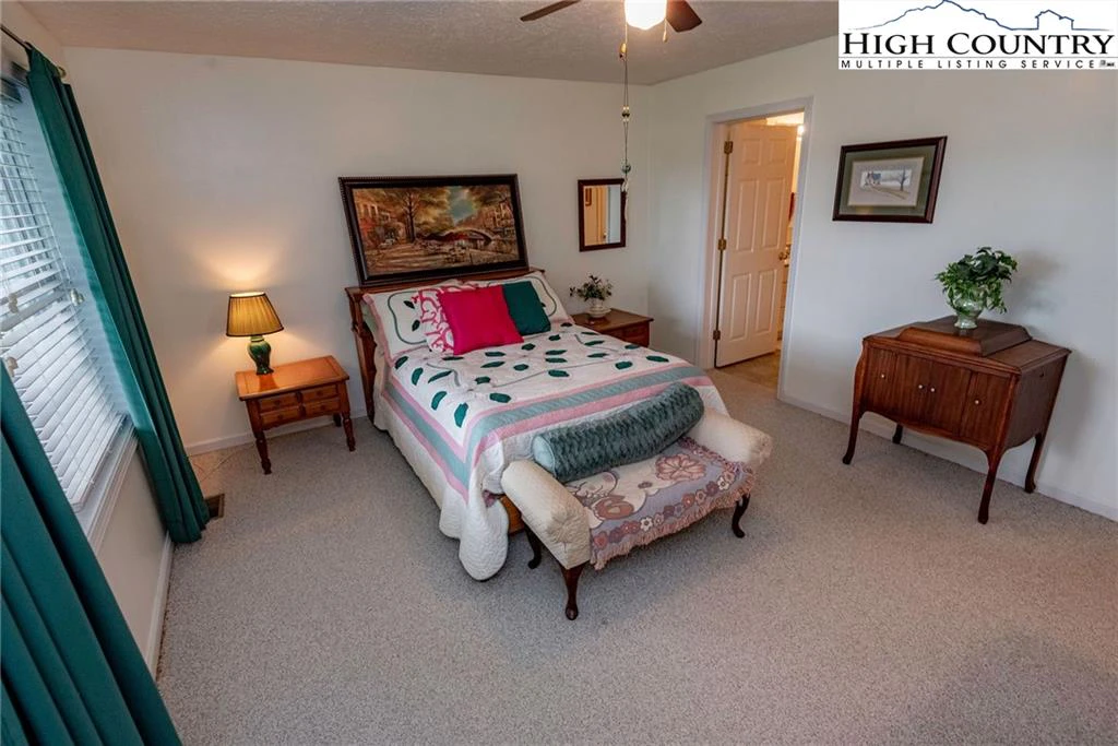 Image number 6 for the current listing