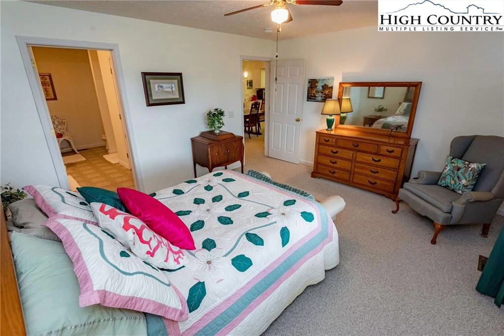 Image number 7 for the current listing