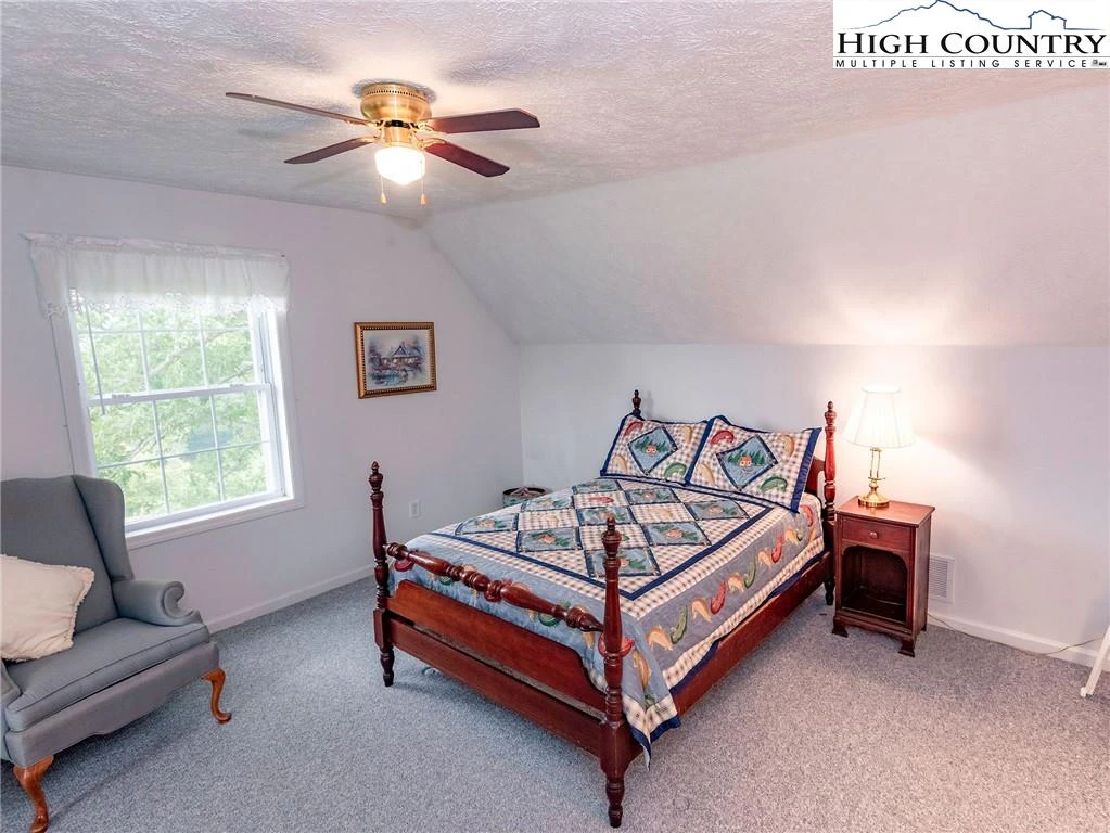 Image number 11 for the current listing