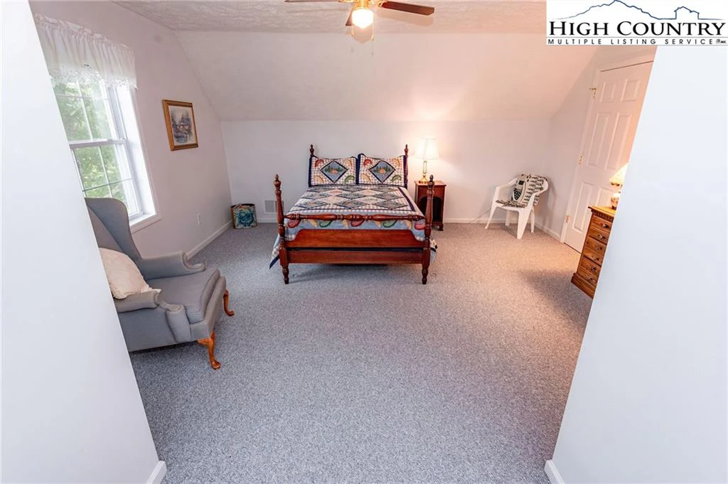 Image number 2 for the current listing