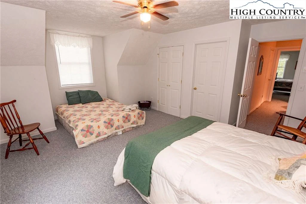 Image number 17 for the current listing