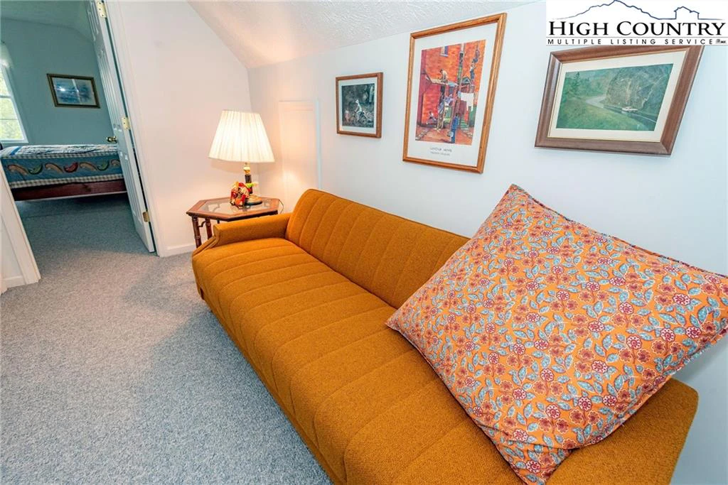 Image number 18 for the current listing