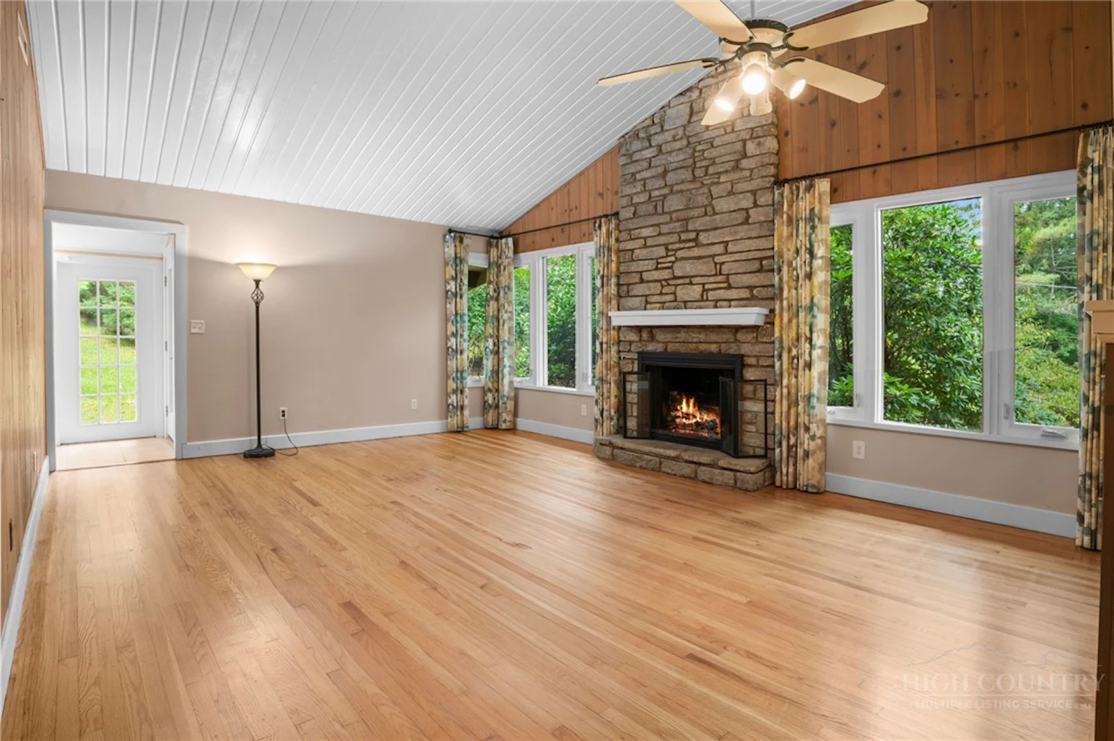 Image number 4 for the current listing