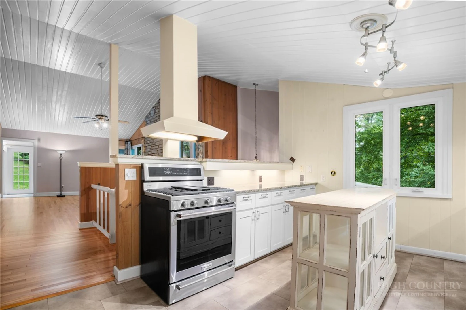 Image number 9 for the current listing