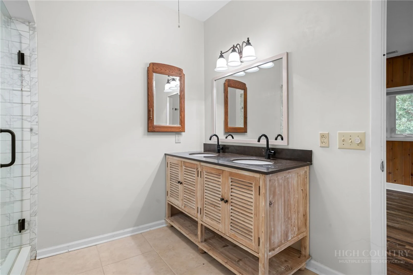 Image number 18 for the current listing