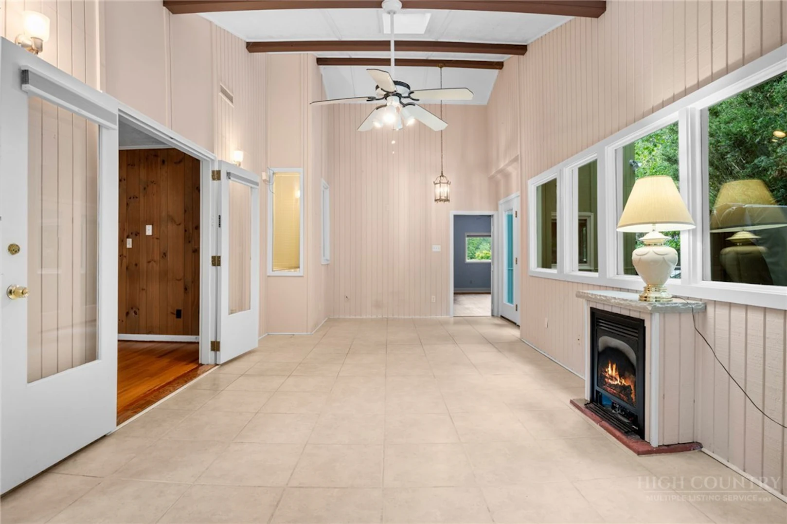 Image number 21 for the current listing
