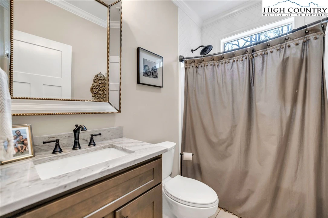 Image number 7 for the current listing