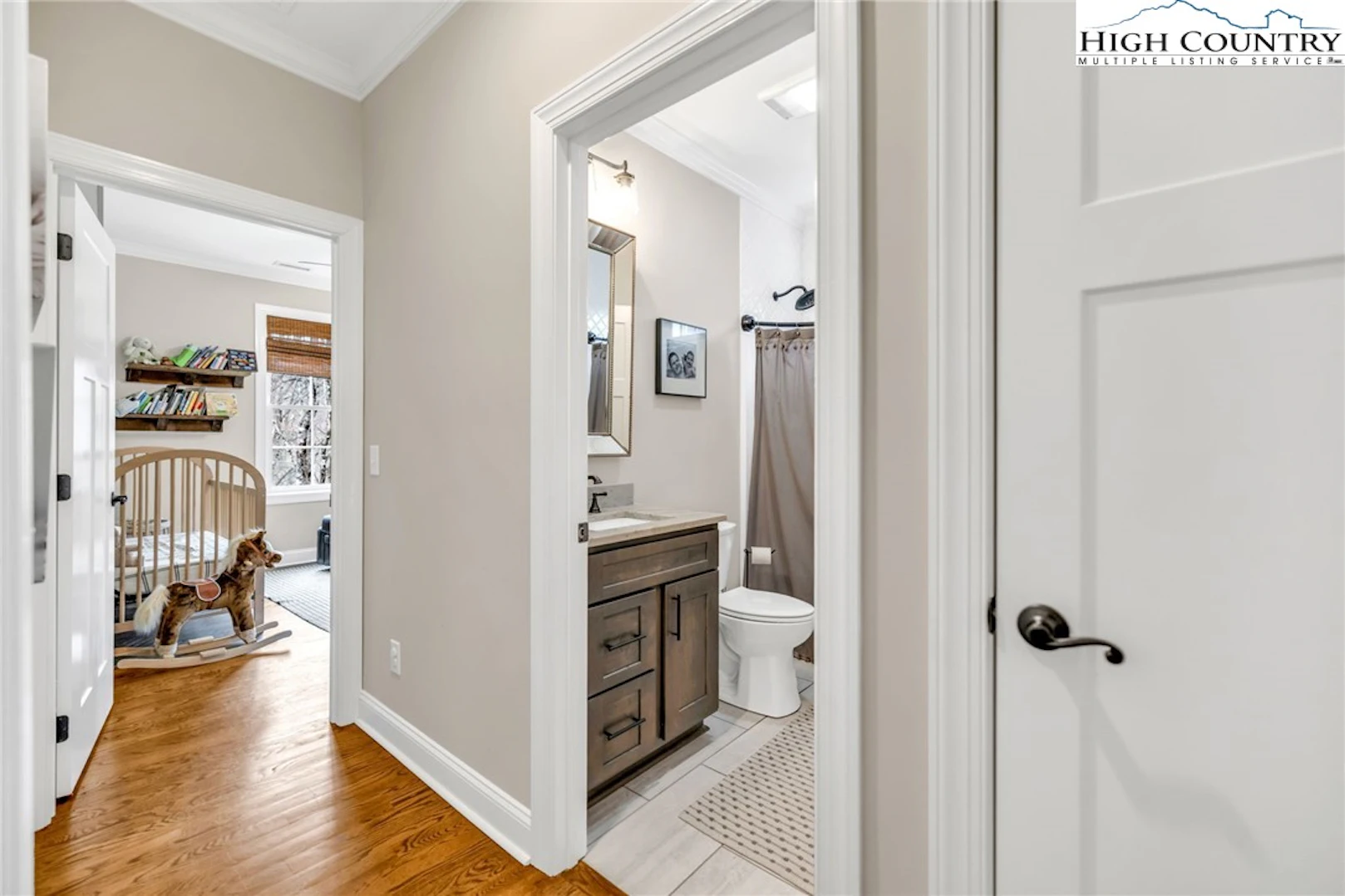 Image number 5 for the current listing