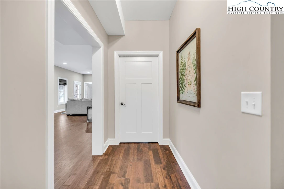 Image number 12 for the current listing