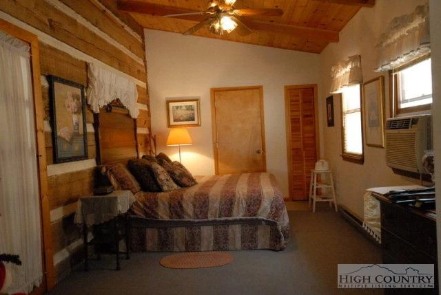 Image number 4 for the current listing