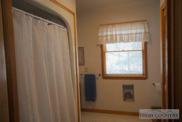 Image number 16 for the current listing
