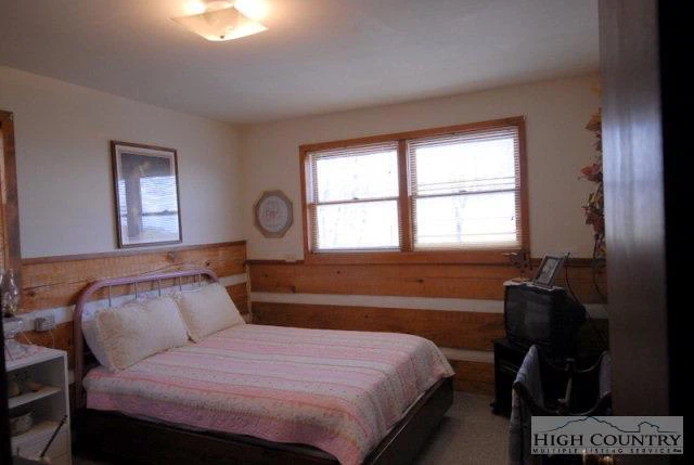 Image number 15 for the current listing