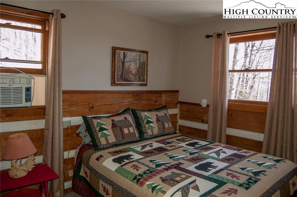 Image number 9 for the current listing