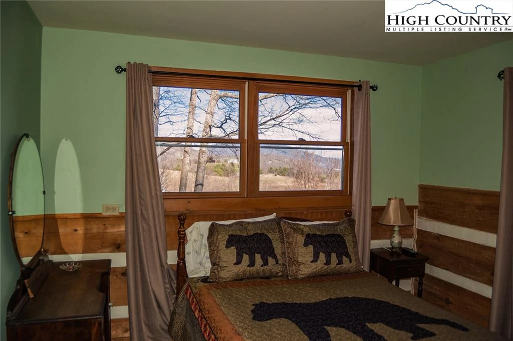 Image number 8 for the current listing