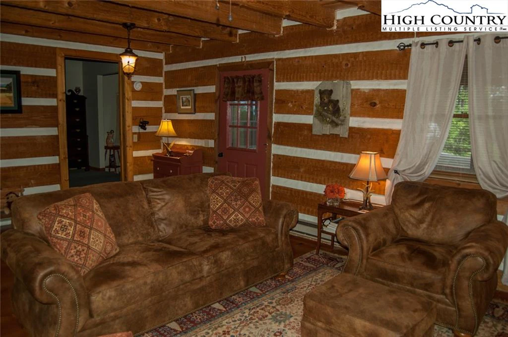 Image number 11 for the current listing