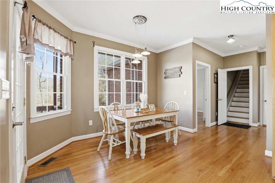 Image number 2 for the current listing