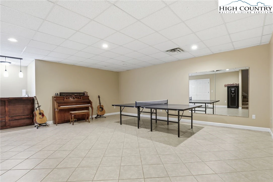 Image number 15 for the current listing
