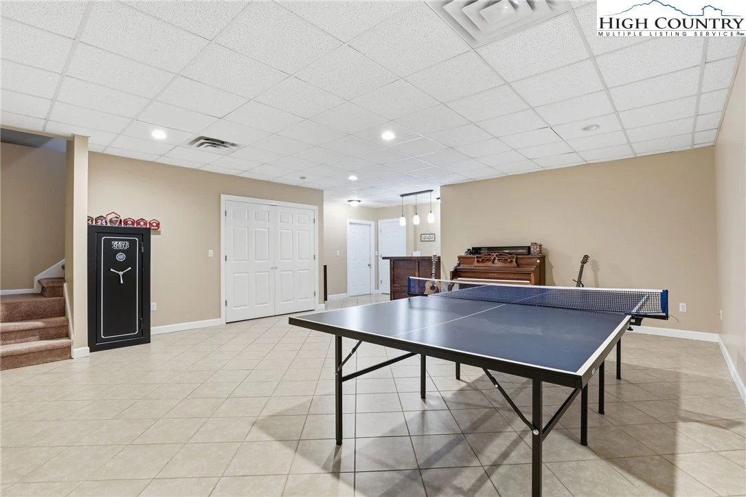 Image number 14 for the current listing