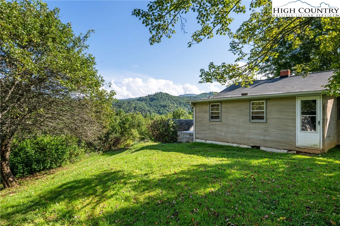 Image number 17 for the current listing