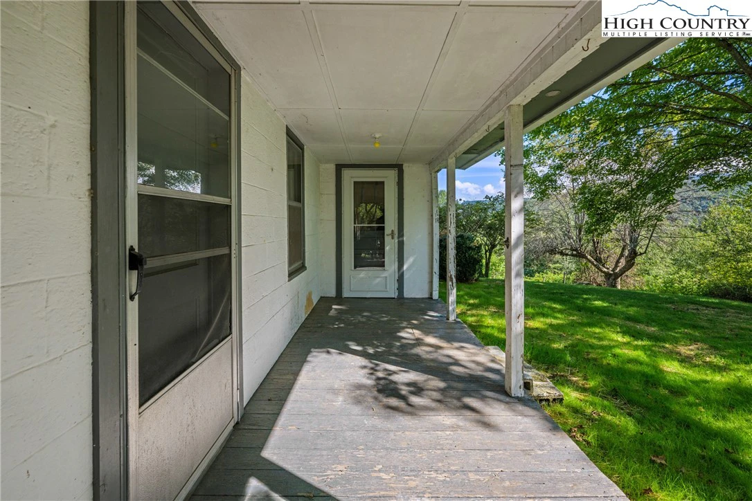 Image number 27 for the current listing