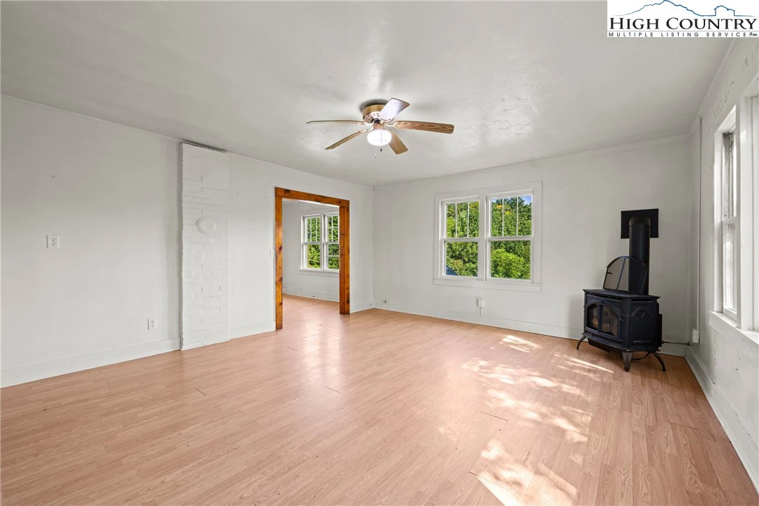 Image number 3 for the current listing