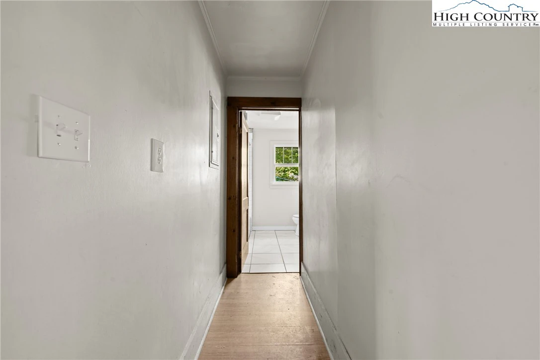 Image number 1 for the current listing
