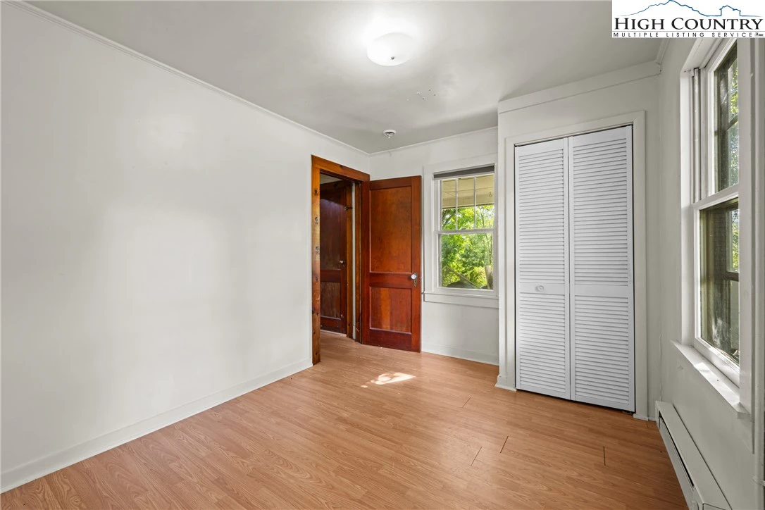 Image number 18 for the current listing