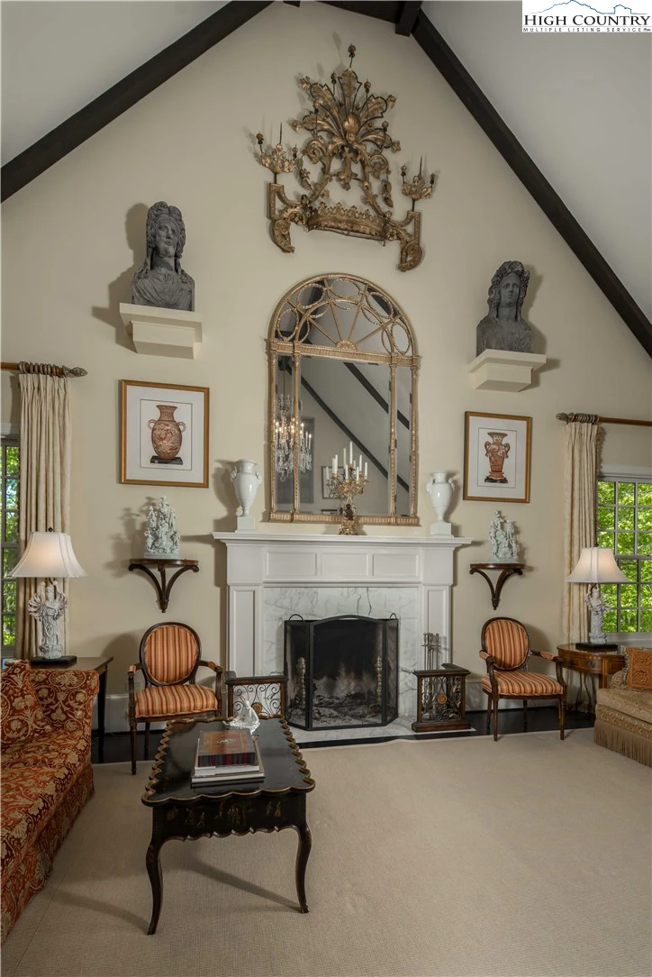Image number 14 for the current listing