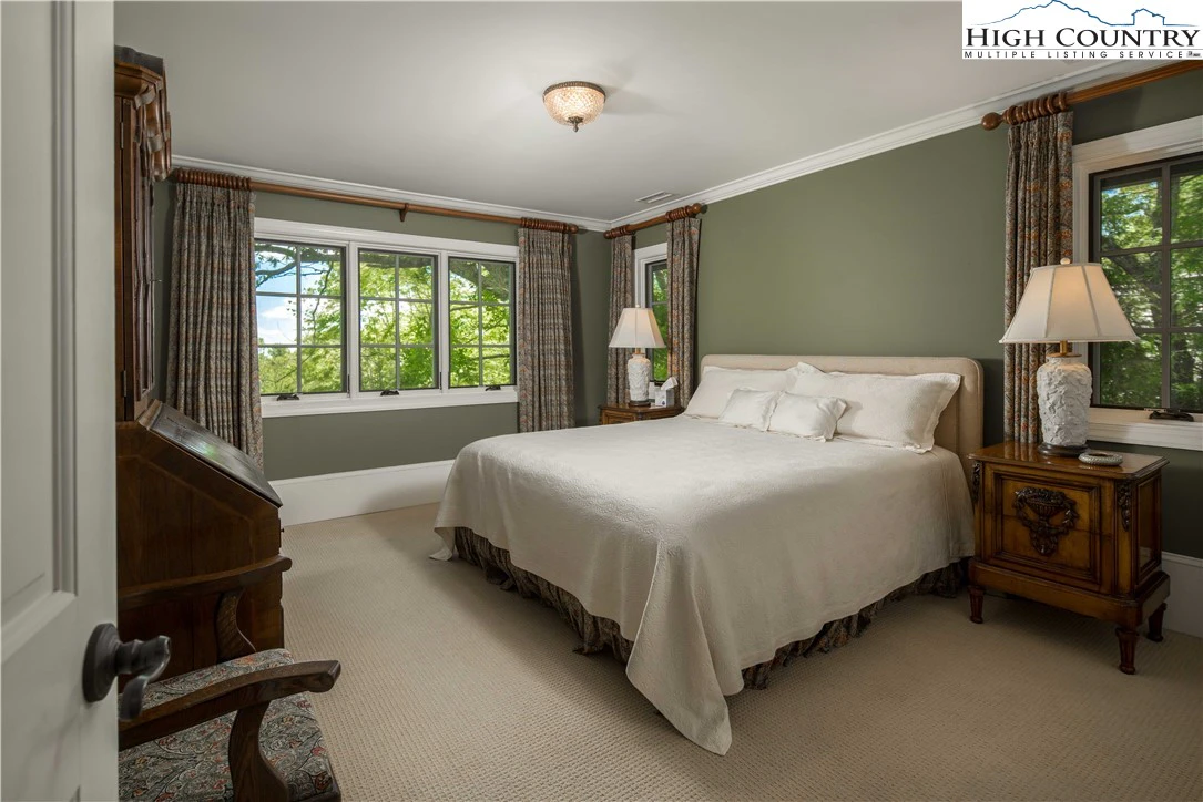 Image number 7 for the current listing