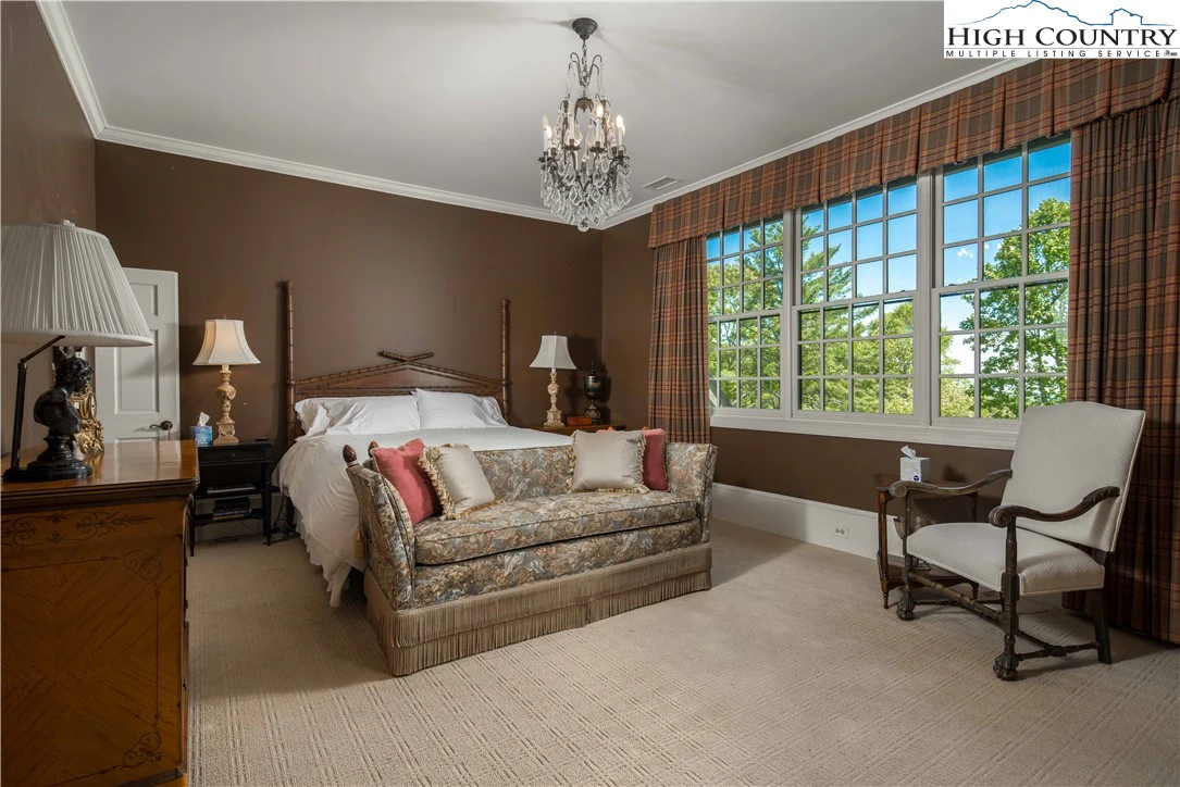 Image number 5 for the current listing