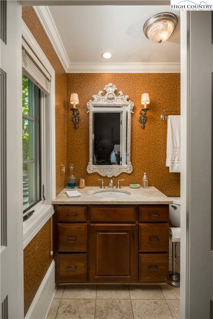 Image number 6 for the current listing