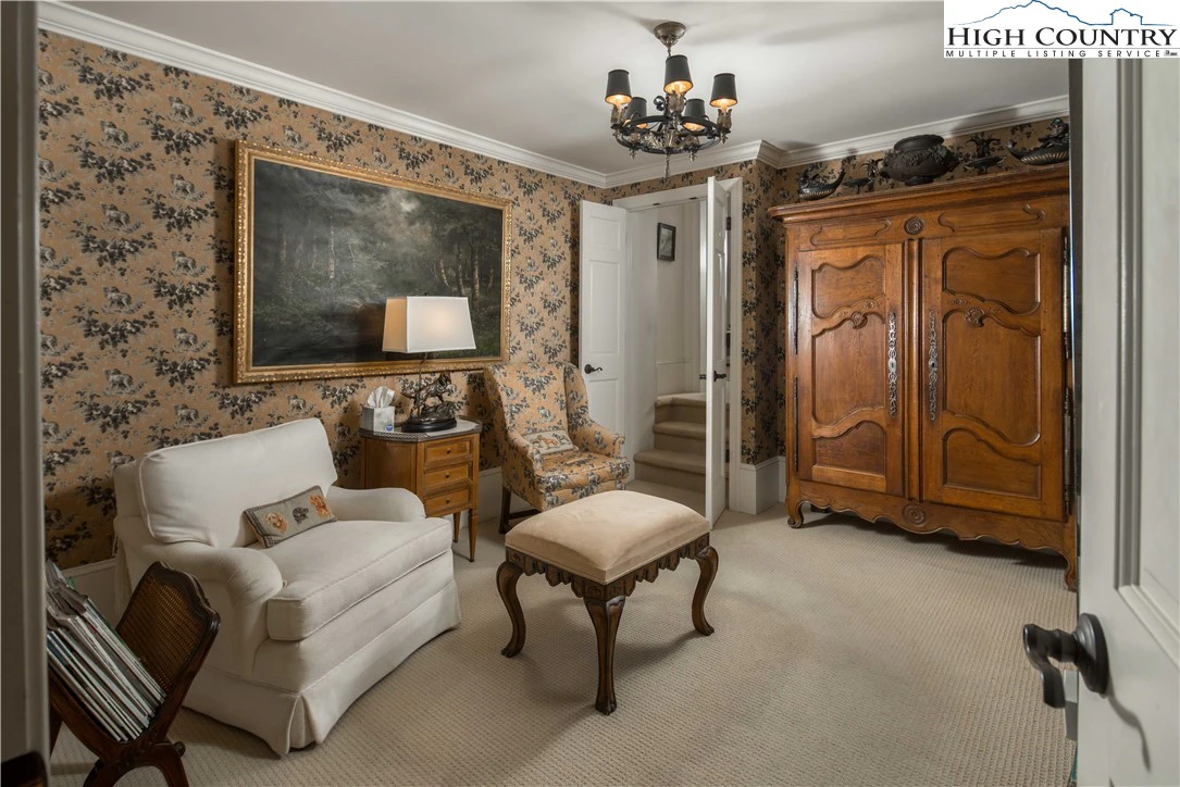Image number 11 for the current listing