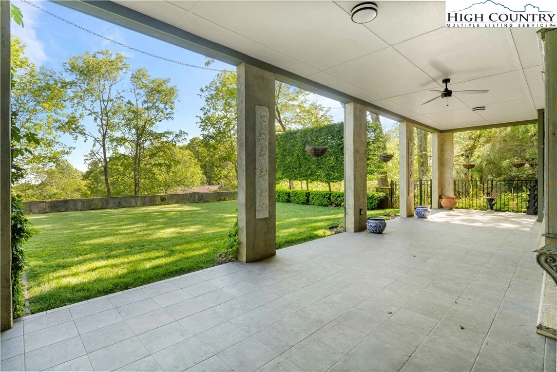 Image number 19 for the current listing