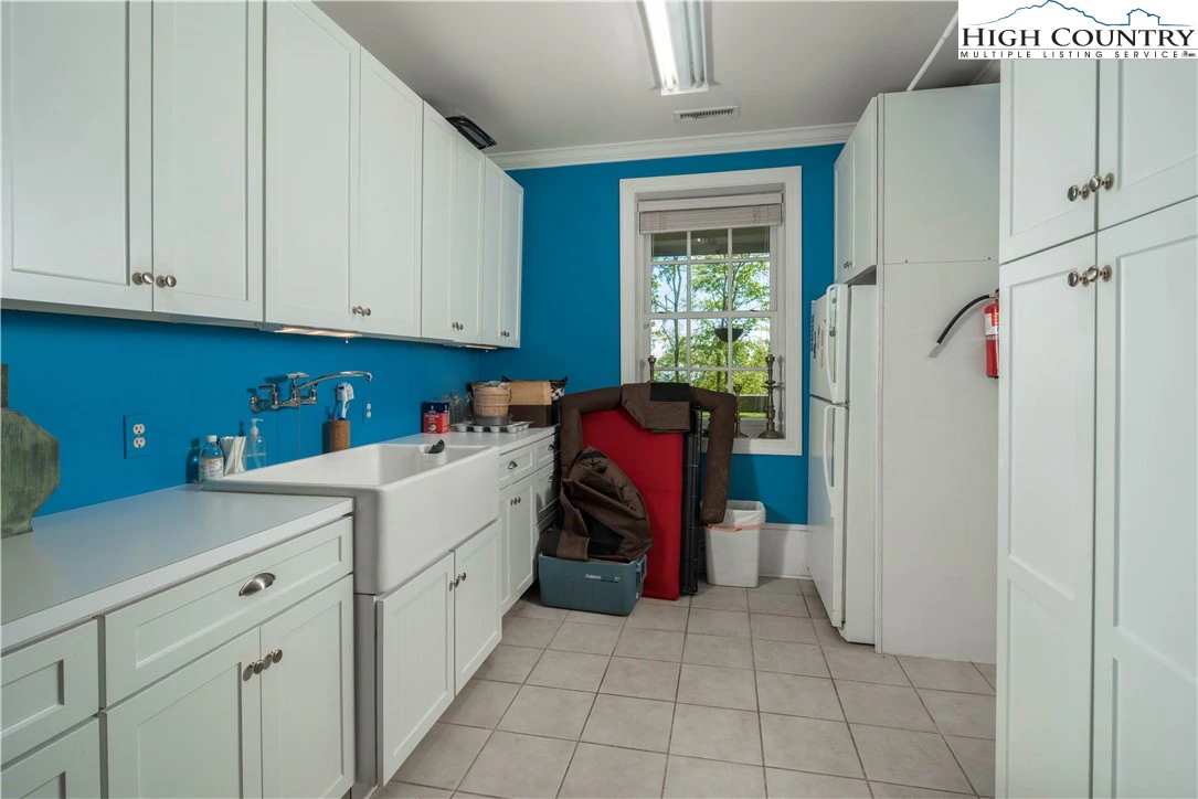 Image number 20 for the current listing