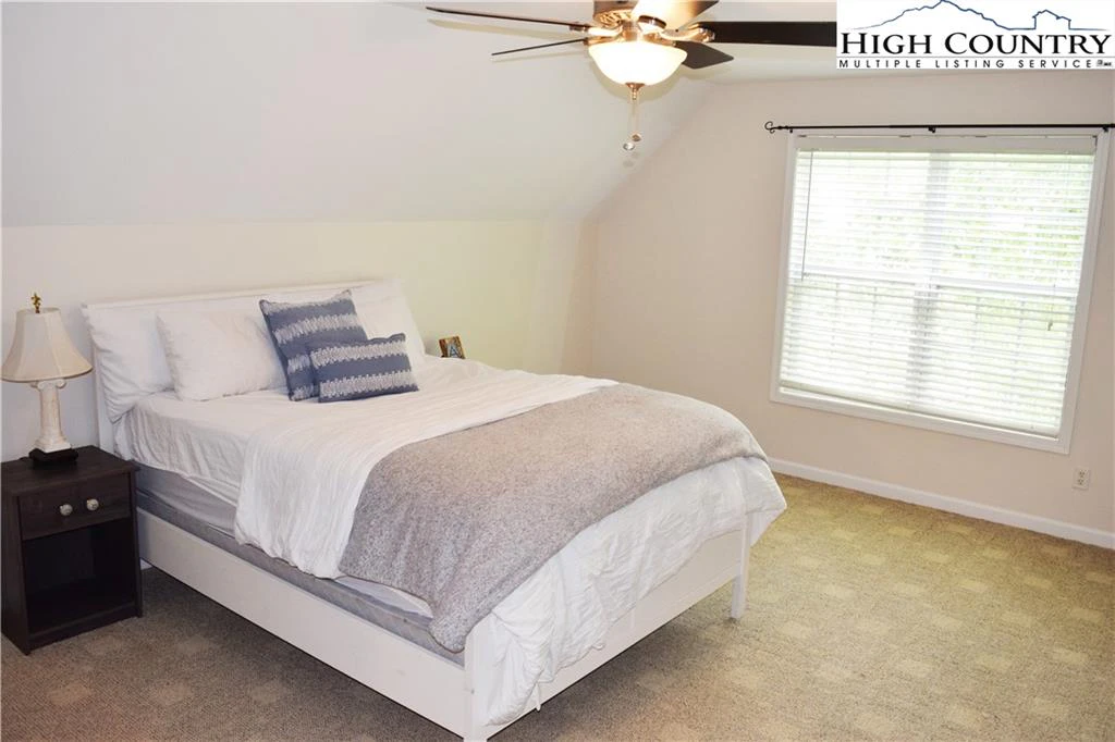 Image number 7 for the current listing
