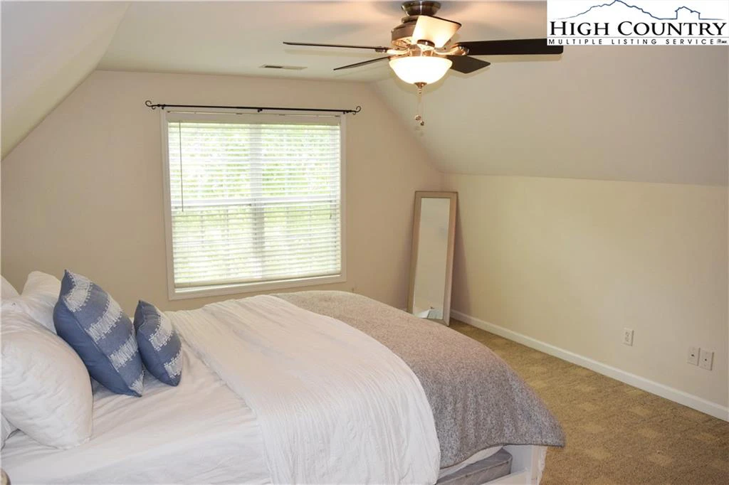 Image number 8 for the current listing