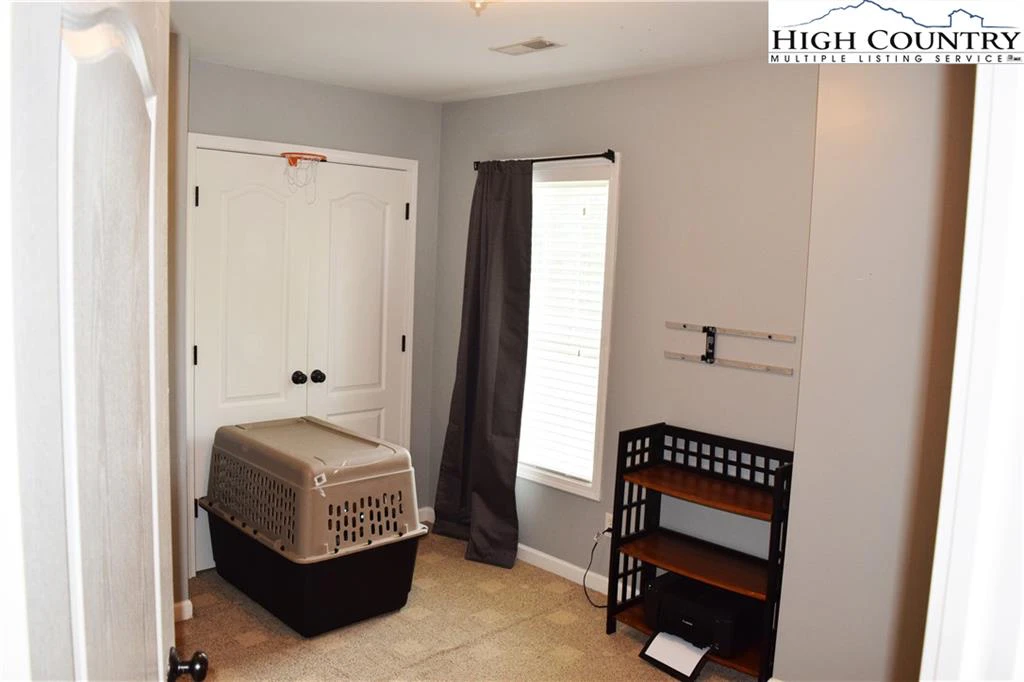Image number 11 for the current listing