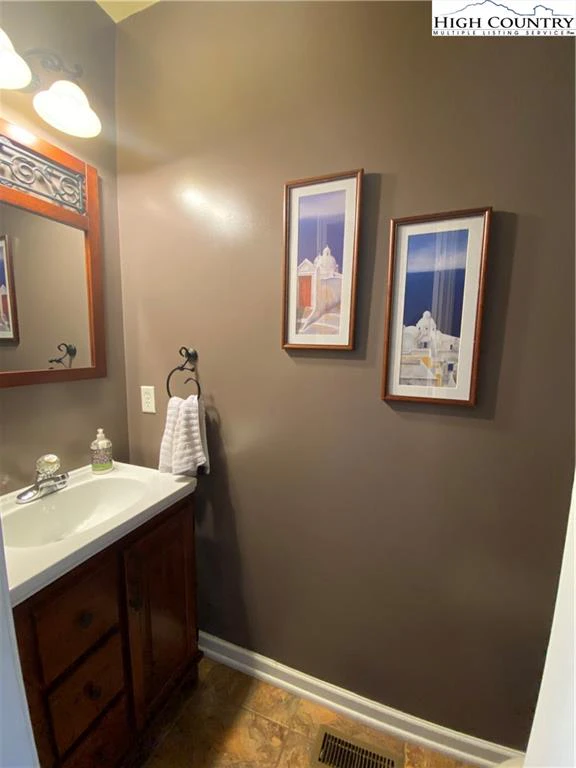 Image number 15 for the current listing