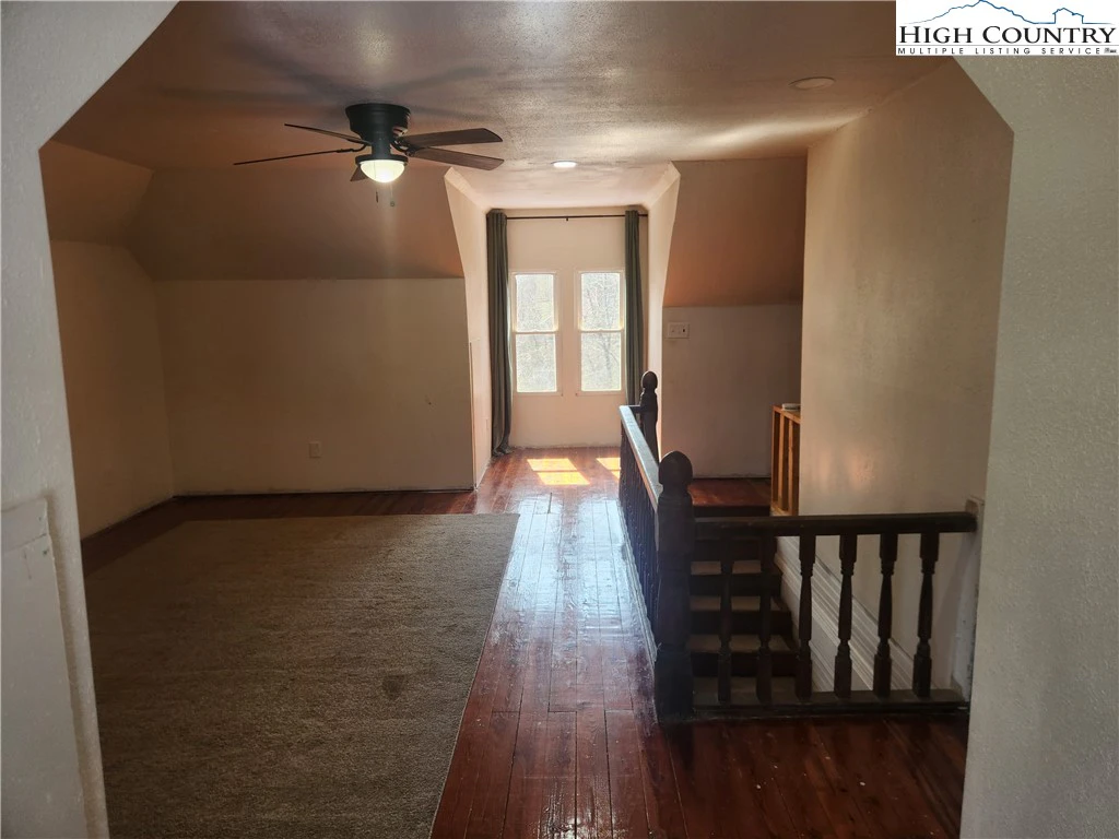 Image number 3 for the current listing