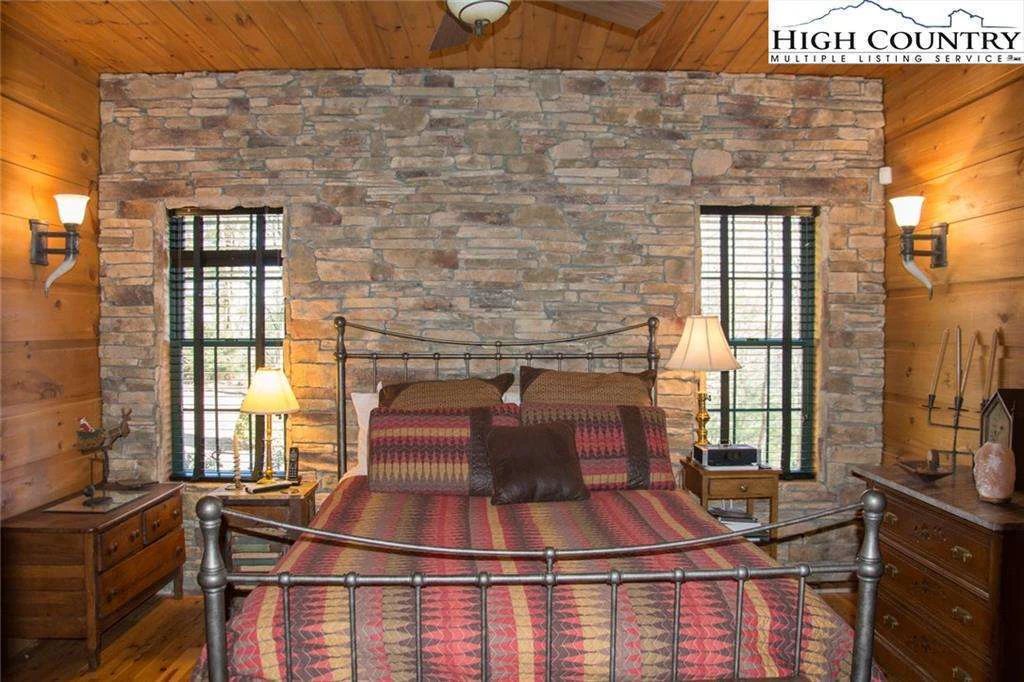 Image number 21 for the current listing