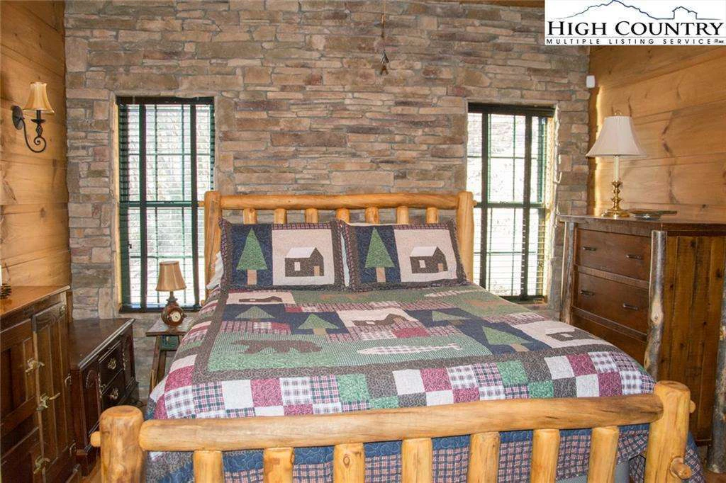 Image number 18 for the current listing