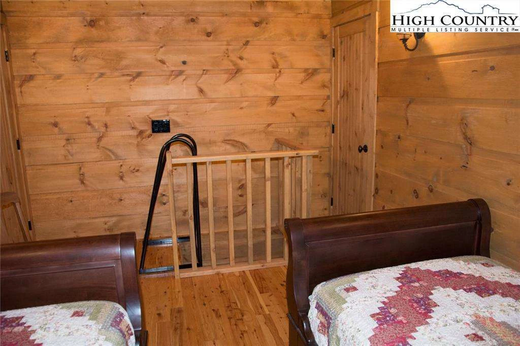 Image number 5 for the current listing